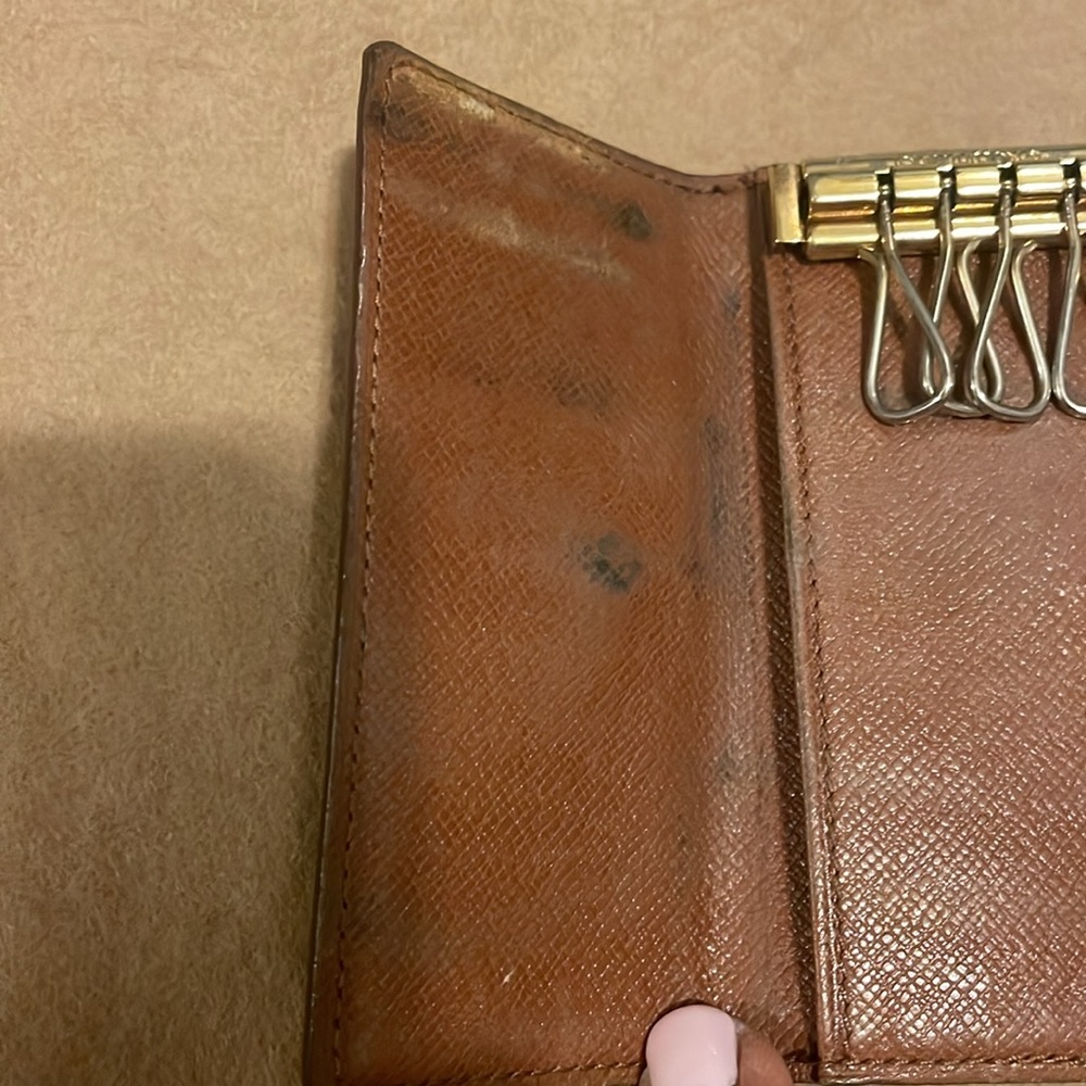 LV MONO KEY POUCH - Picture 7 of 9